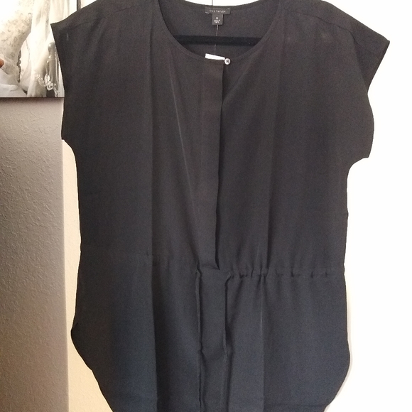 Beautiful Ann Taylor Gathered blouse - Picture 4 of 4